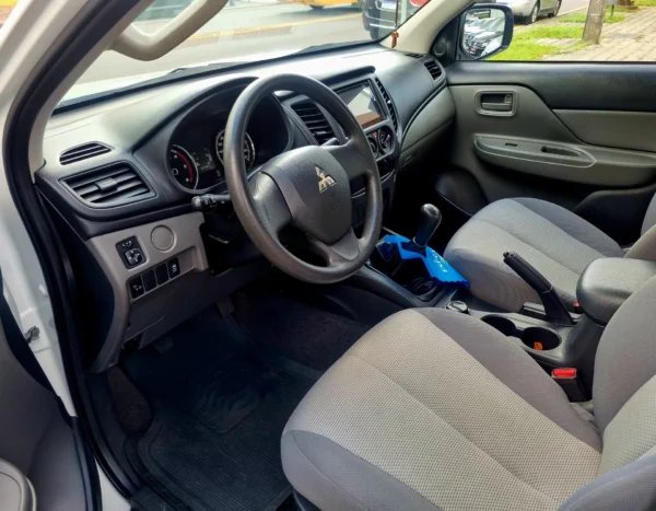 MITSUBISHI L200 TRITON - Image 7