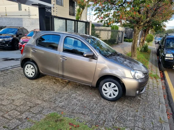TOYOTA ETIOS - Image 8