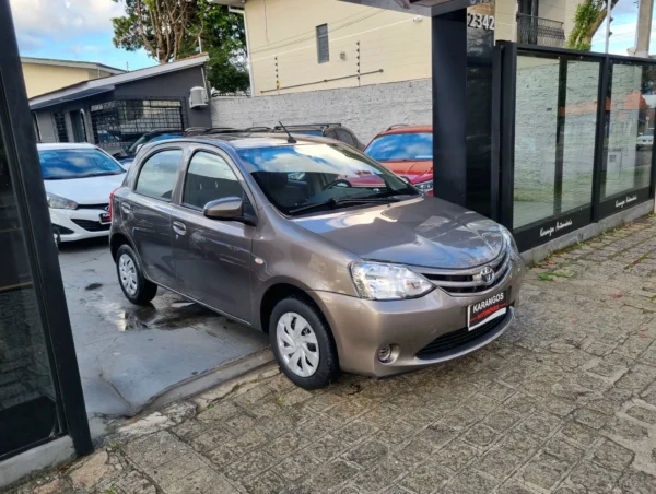 TOYOTA ETIOS - Image 9