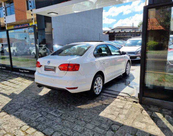VOLKSWAGEN JETTA 2.0 - Image 10