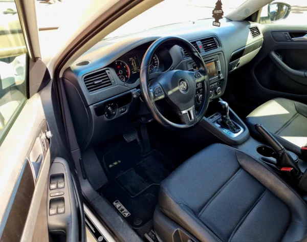 VOLKSWAGEN JETTA 2.0 - Image 12
