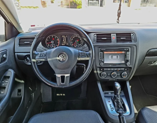 VOLKSWAGEN JETTA 2.0 - Image 13