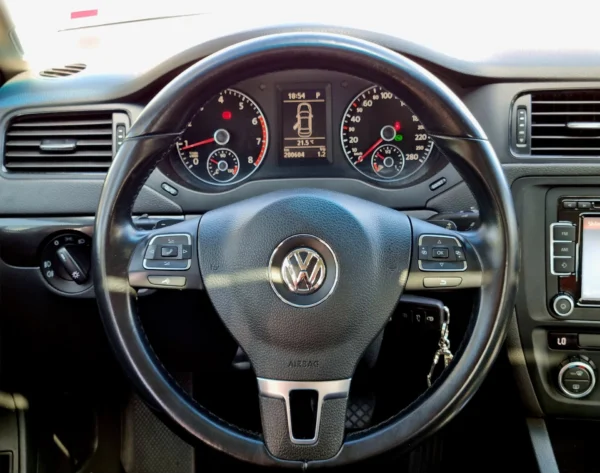 VOLKSWAGEN JETTA 2.0 - Image 15