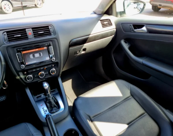 VOLKSWAGEN JETTA 2.0 - Image 16