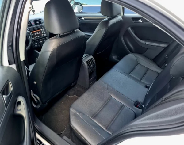 VOLKSWAGEN JETTA 2.0 - Image 17