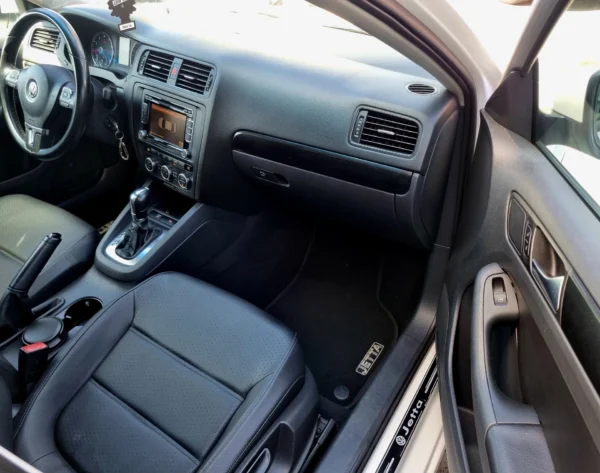 VOLKSWAGEN JETTA 2.0 - Image 19