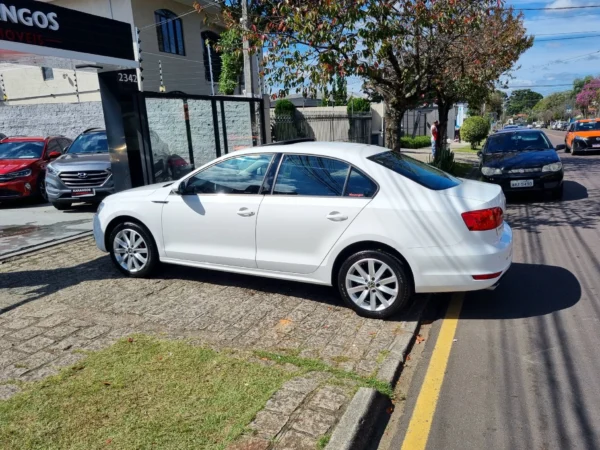 VOLKSWAGEN JETTA 2.0 - Image 8