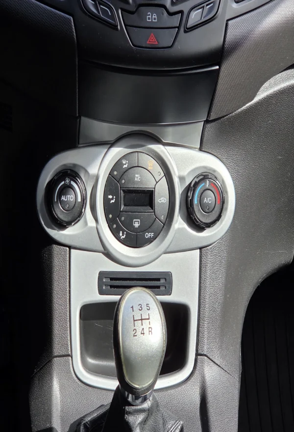 FORD FIESTA - Image 17