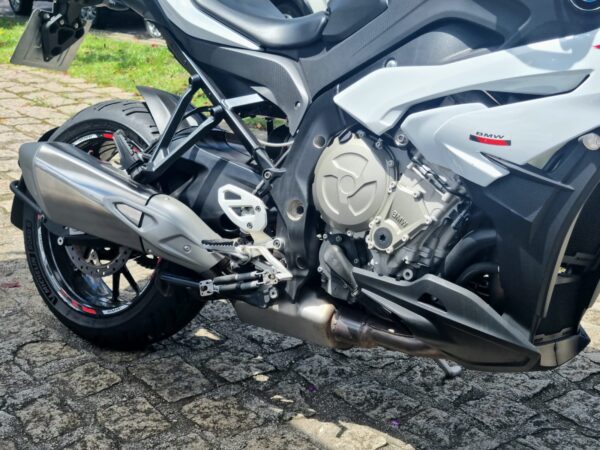 BMW S - Image 7