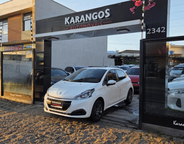 PEUGEOT 208