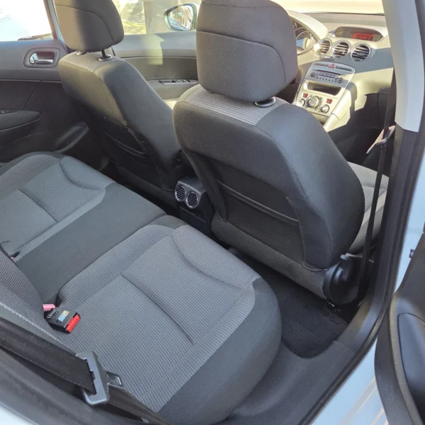 PEUGEOT 208 - Image 15