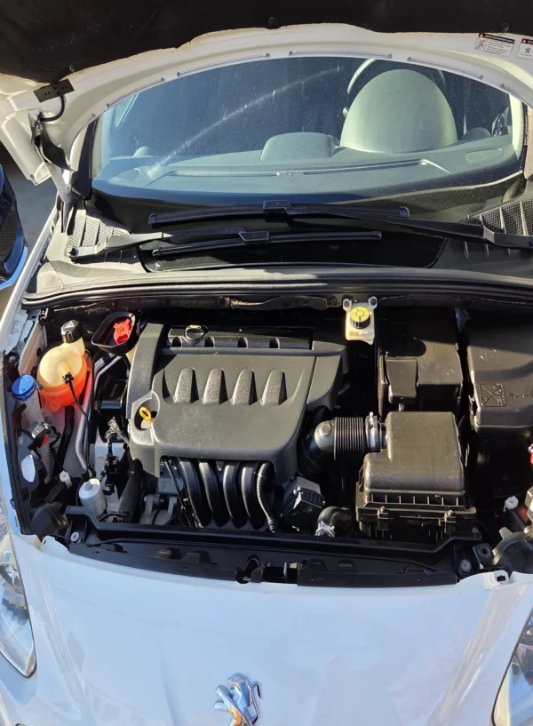 PEUGEOT 208 - Image 4