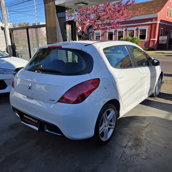 PEUGEOT 208 - Image 8