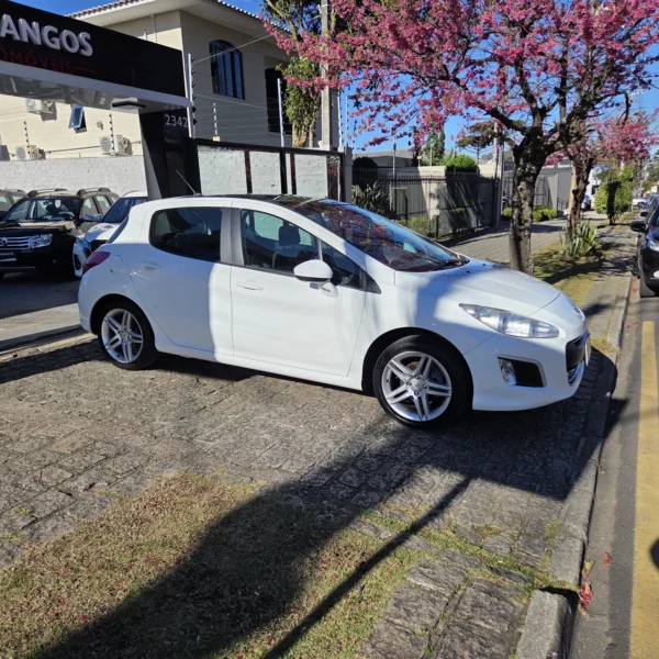 PEUGEOT 208 - Image 9
