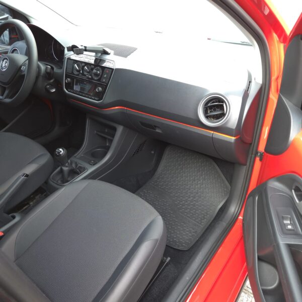 VOLKSWAGEN UP - Image 9