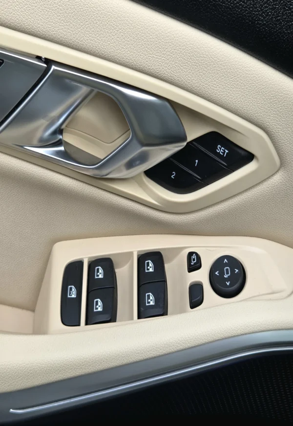 BMW 320I - Image 13